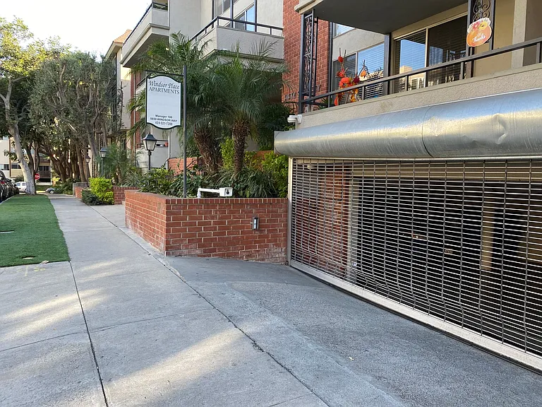 Windsor Place Apartments — Photo 3