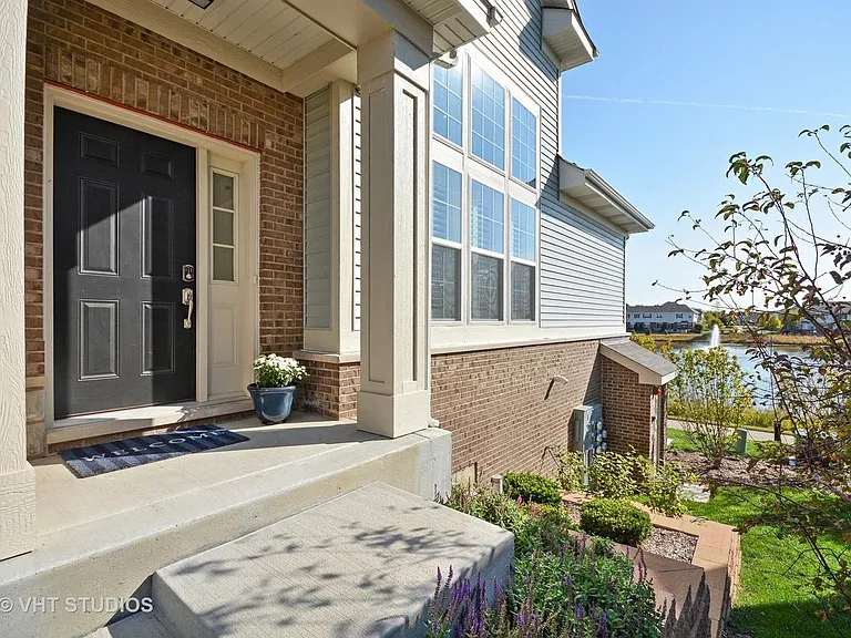 2946 Henley Ln — Photo 2