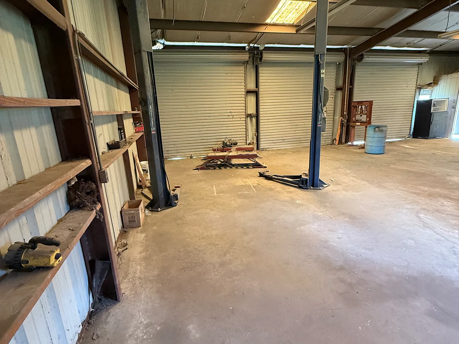 Studio, 4000 sqft, $1,000 — Photo 4