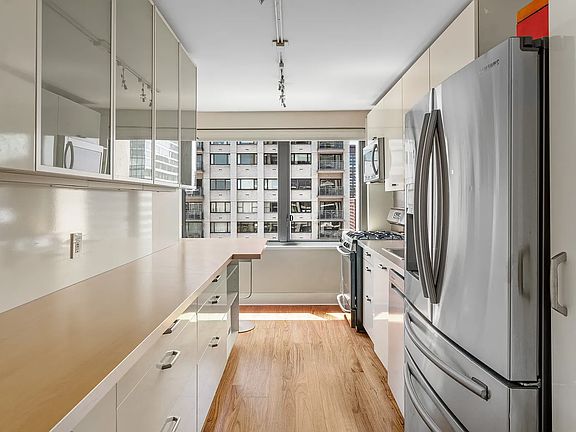 5th image of 300 E 59th St APT 2701