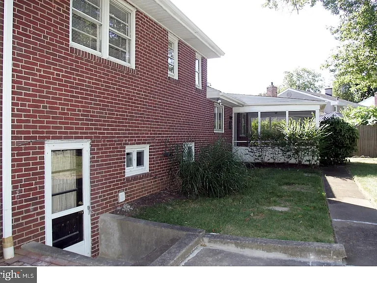 17 Wayne Dr — Photo 21