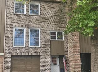 28 Club Ln, Reading, PA 19607