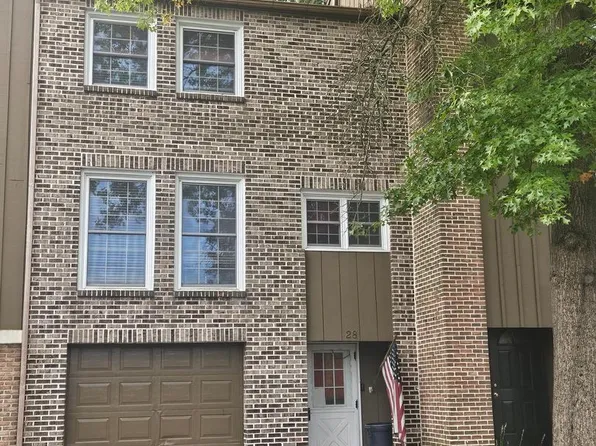 28 Club Ln, Reading, PA 19607