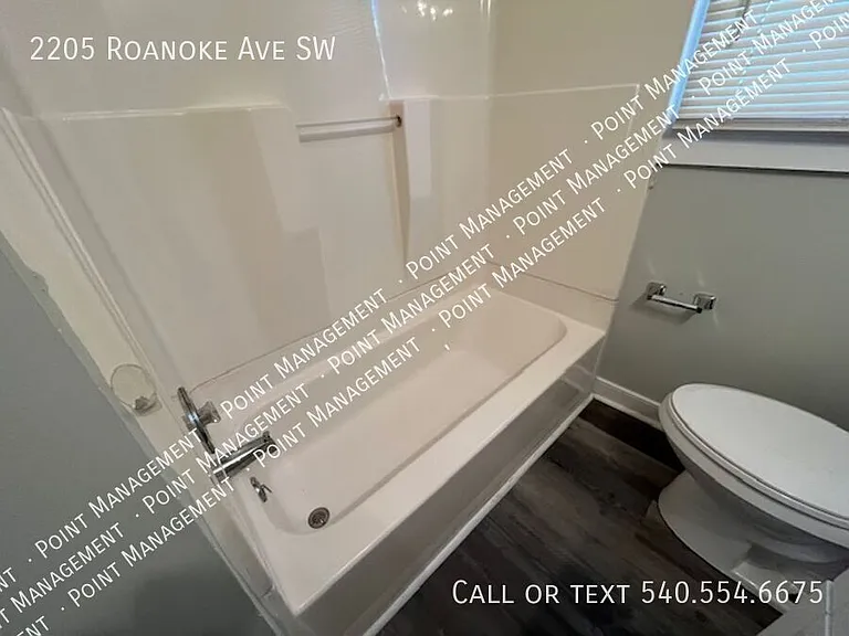 2205 Roanoke Ave SW — Photo 3
