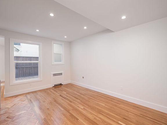3rd image of 3830 Divisadero St APT 102
