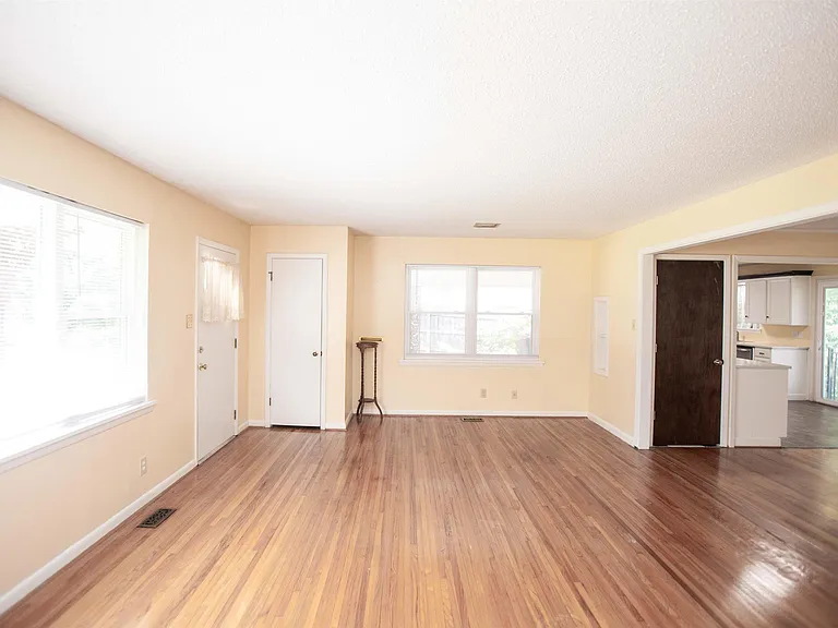 5010 Glenmere Rd — Photo 5