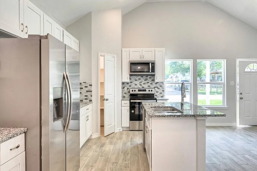 3 bed, 1000 sqft, $1,450 — Photo 3