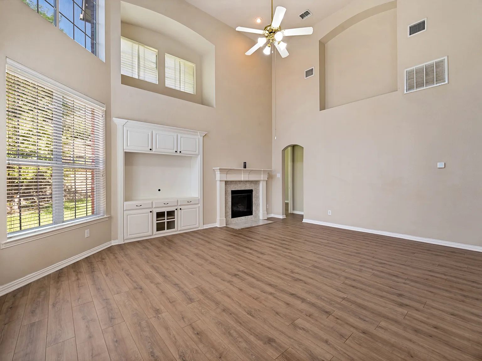 4 bed, 3.5 bath, 3212 sqft, $3,200 — Photo 3