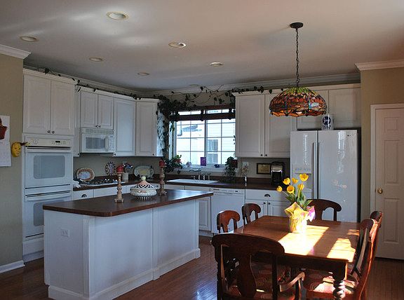 2nd image of 299 E Huron St