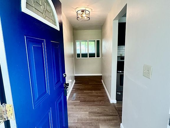 3rd image of 1527 Continental Dr