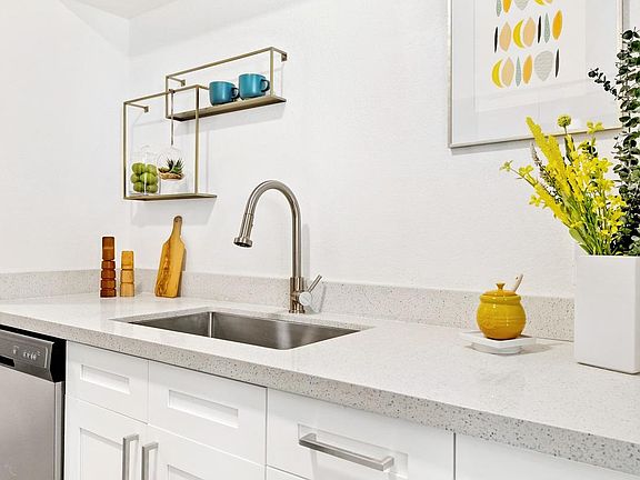 3rd image of 3003 N Columbus Blvd #2B-1Ba-950Sqft