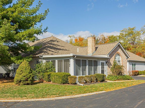 2nd image of 284 Villa Oaks Ln