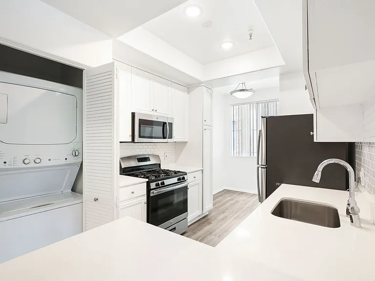 2245 Beverly Glen — Photo 112