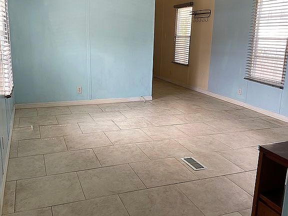 4th image of 307 Clark St