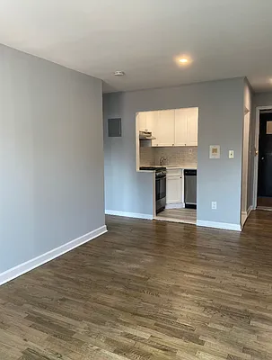 Rented by Current Real Estate Advisors | media 7