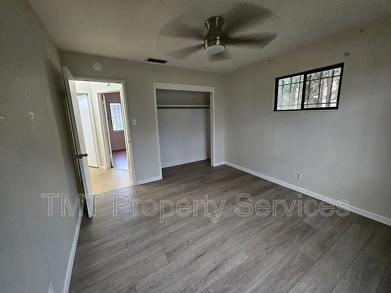 137 W 3rd St — Photo 23