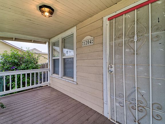 4th image of 1204 Ramirez St