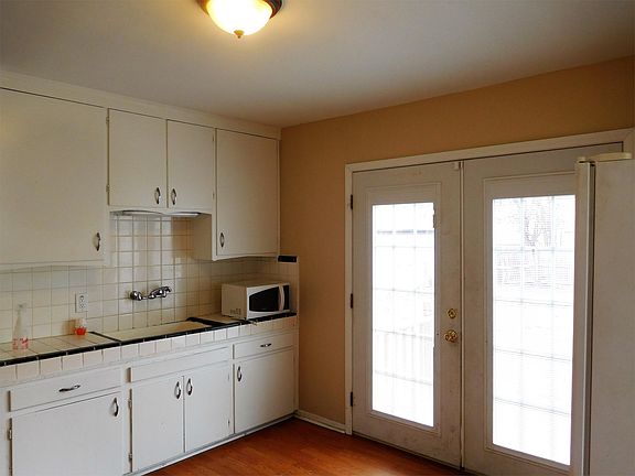 4th image of 21211 Blackmar Ave