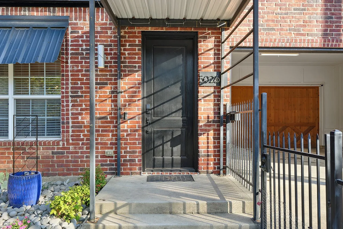 Building Photo - 5026 Mission Ave