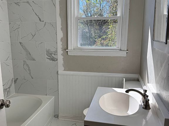2nd image of 514 Hilda St