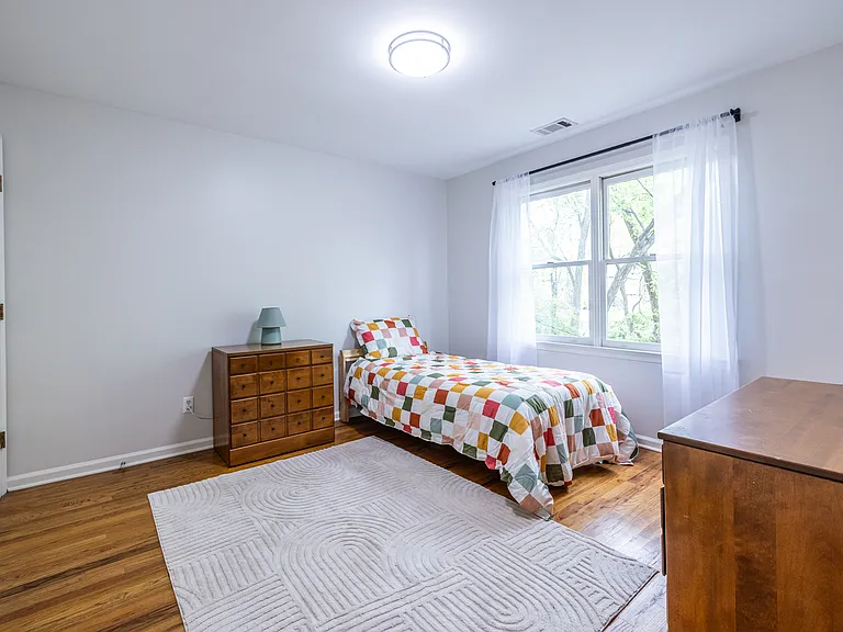 445 Loomis Ave SE — Photo 16