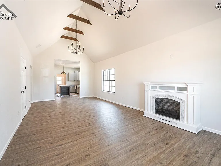 103 W Aldine St — Photo 5