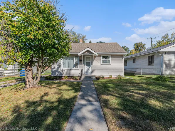 1090 Boston Ave, Waterford, MI 48328
