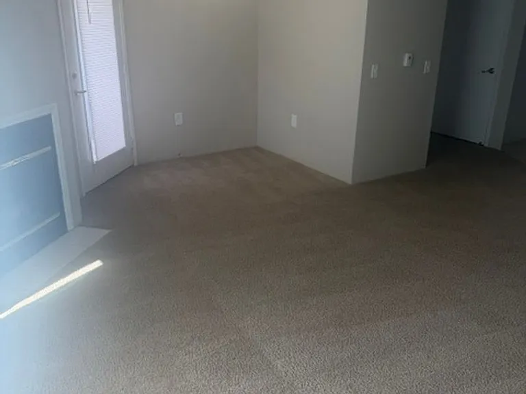 Constitution Square Apartments — Photo 29