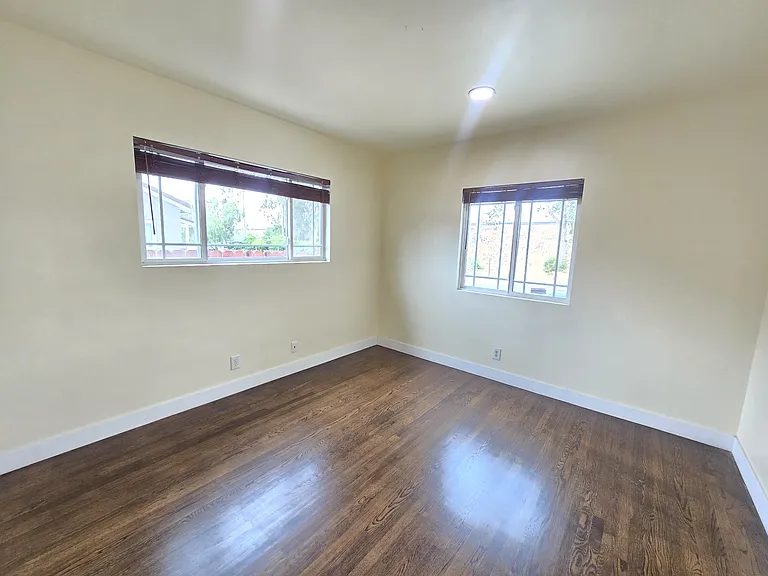 8154 Potter Ave — Photo 17