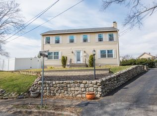 195 Beech Ave E, Pompton Lakes, NJ 07442