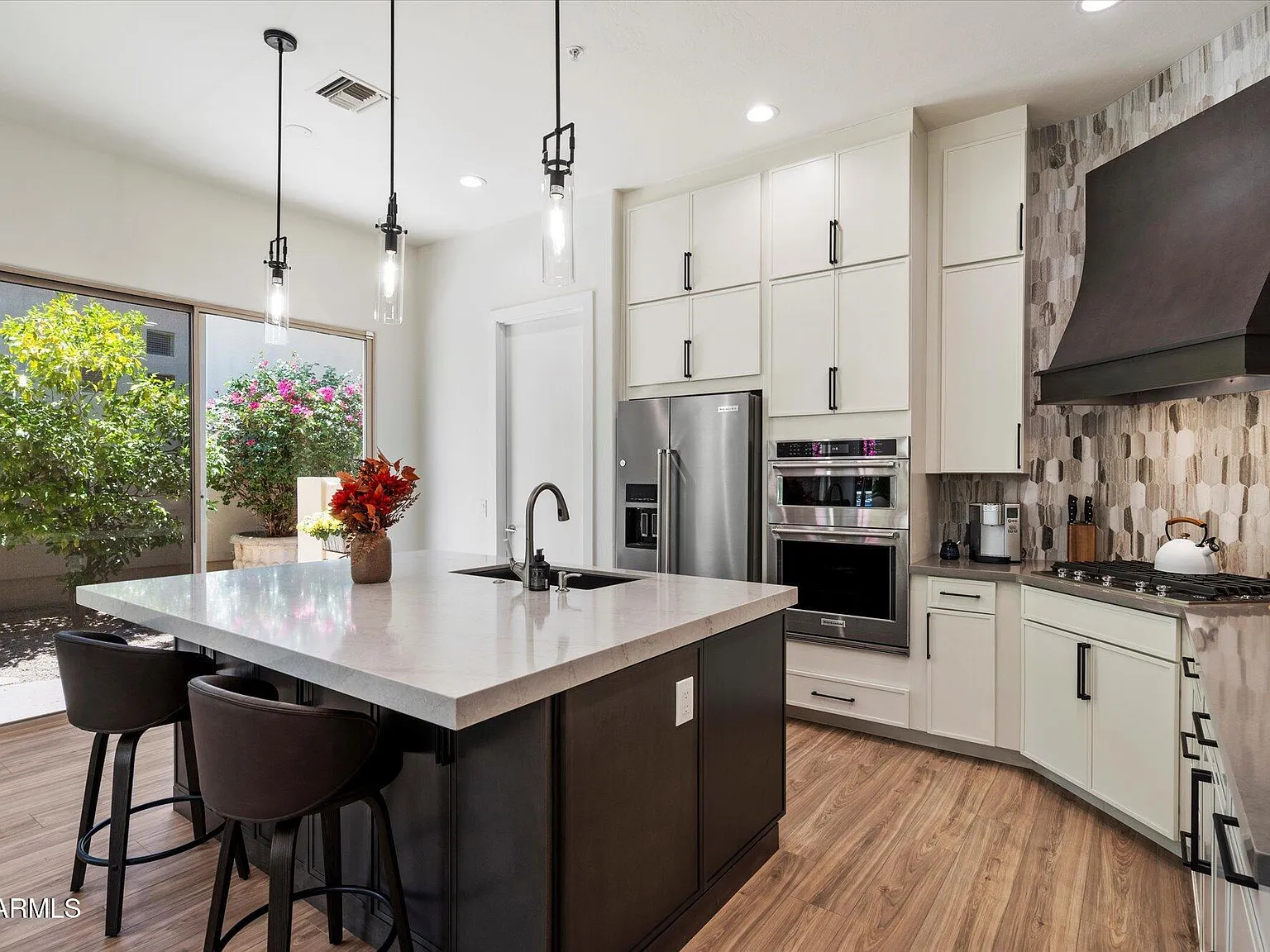 3 bed, 2.0 bath, 2306 sqft, $4,500 — Photo 4