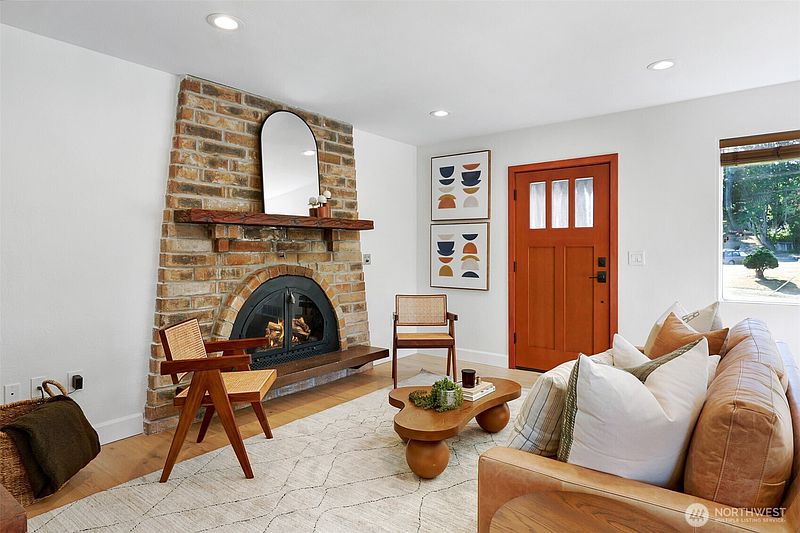 3rd image of 8062 30th Avenue NW