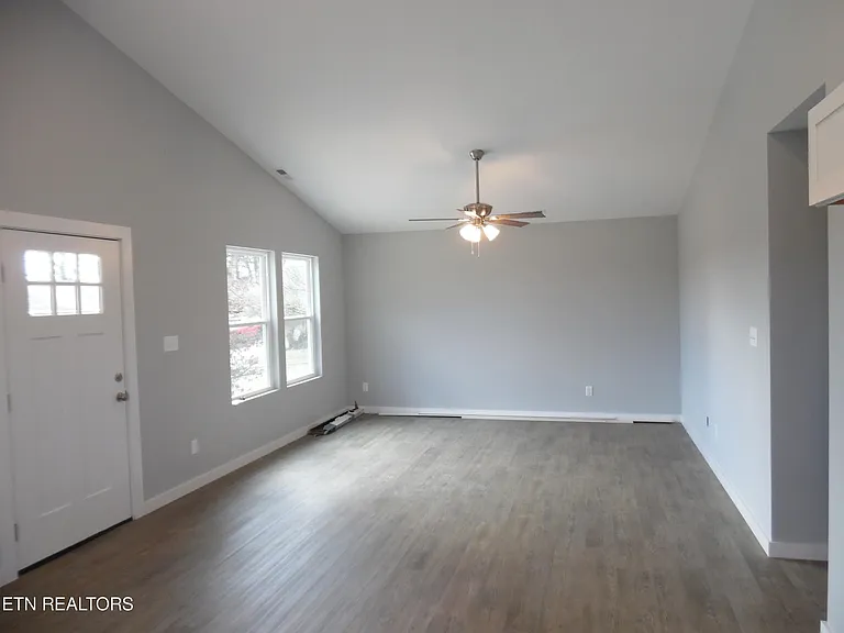 3615 Lyle Ave — Photo 7
