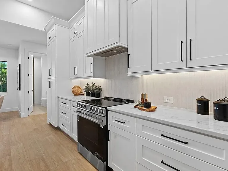 15101 Leipzig Cir — Photo 6