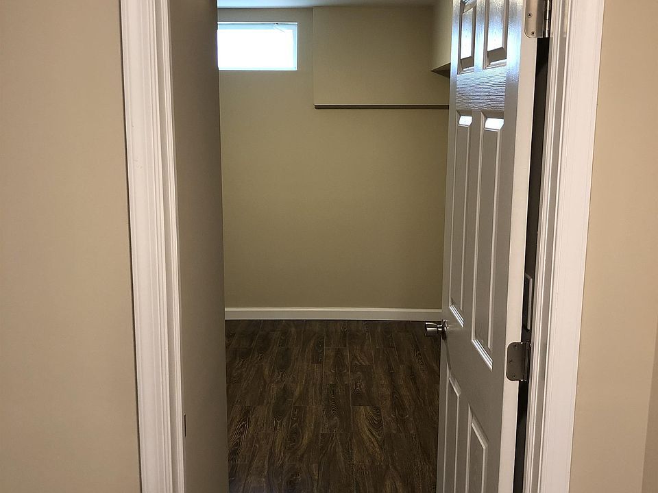 Door into bedroom