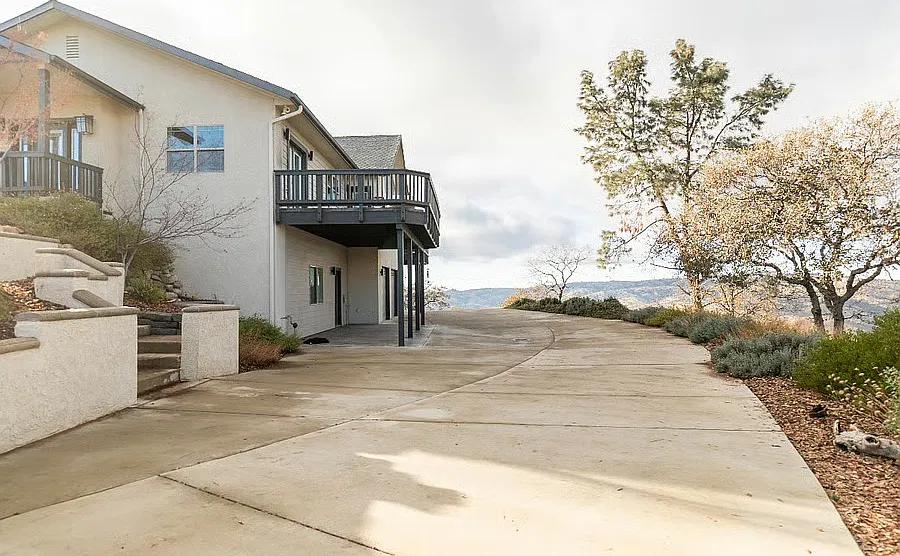 1 bed, 900 sqft, $1,750 — Photo 3