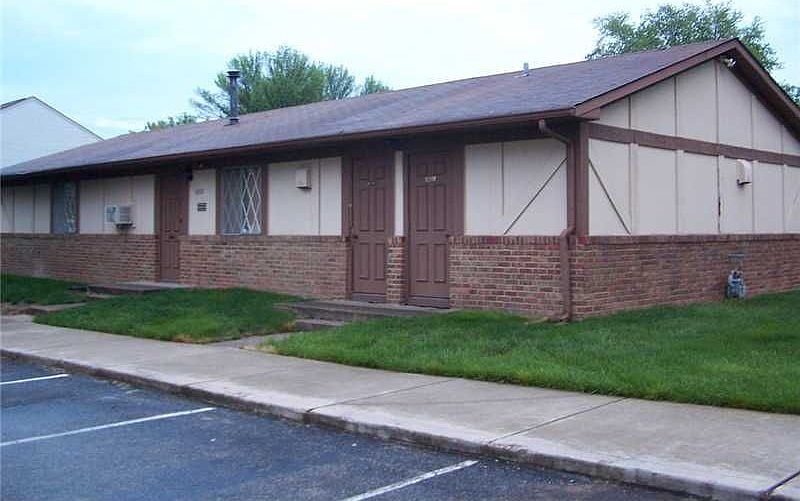 2nd image of 10149 E Dedham Dr