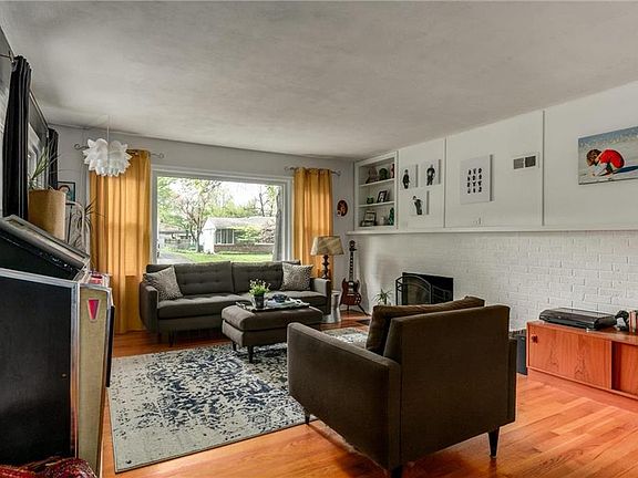 3rd image of 2930 W 49th St