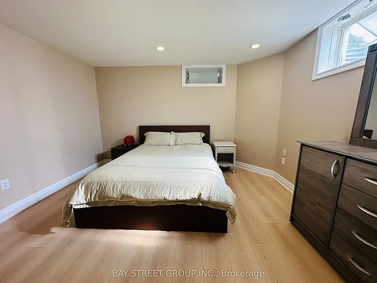 118 Fairglen Ave — Photo 19