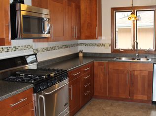 1041 Iroquois Dr, Elgin, IL 60120