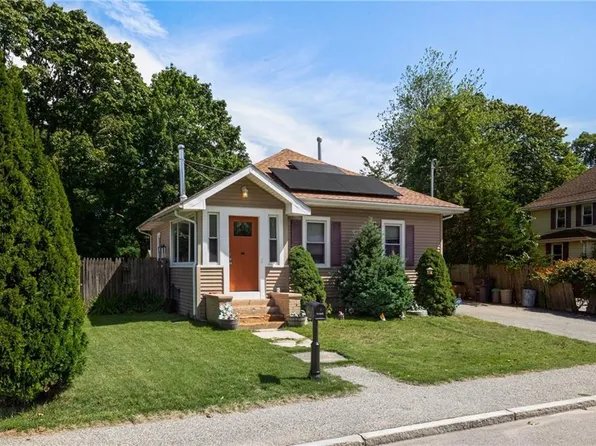 321 Church Ave, Warwick, RI 02889