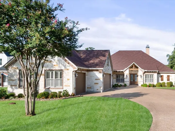 560 Clubhouse Dr, Corsicana, TX 75109