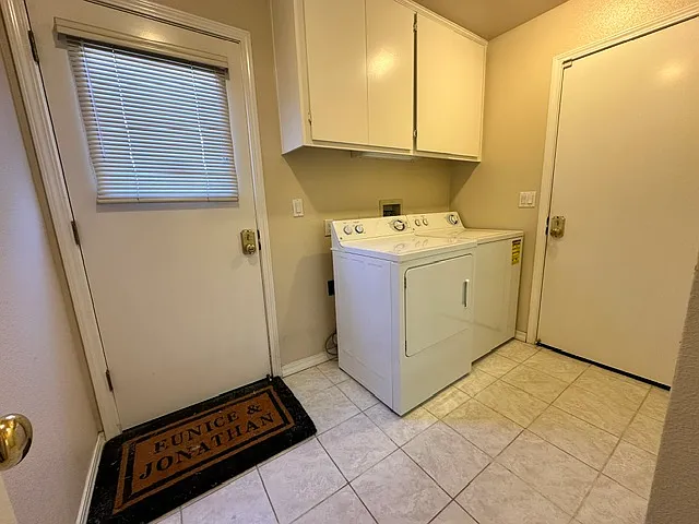 353 Silverlake Ct — Photo 11