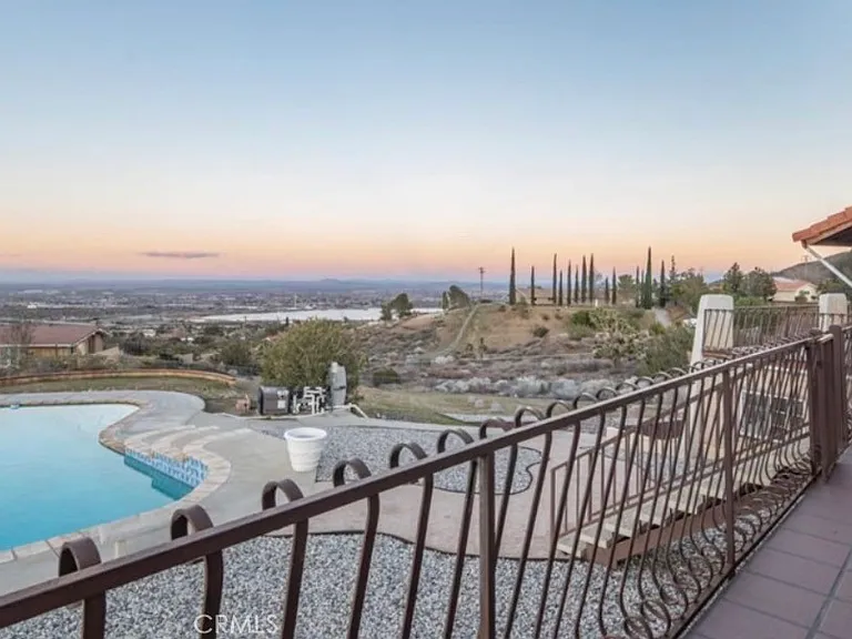 1055 Lakeview Dr — Photo 22