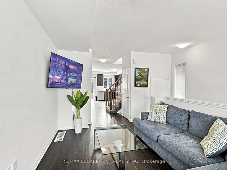 4870 Connor Dr — Photo 4