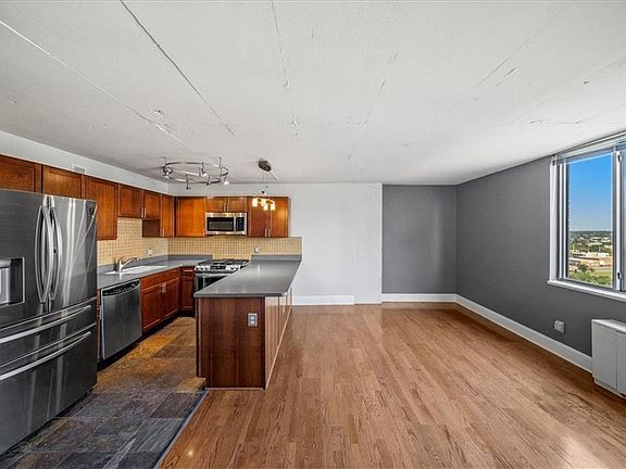 2nd image of 600 E 8th St APT 12R