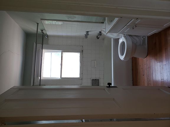 5th image of 2403 Wallace Ave #2