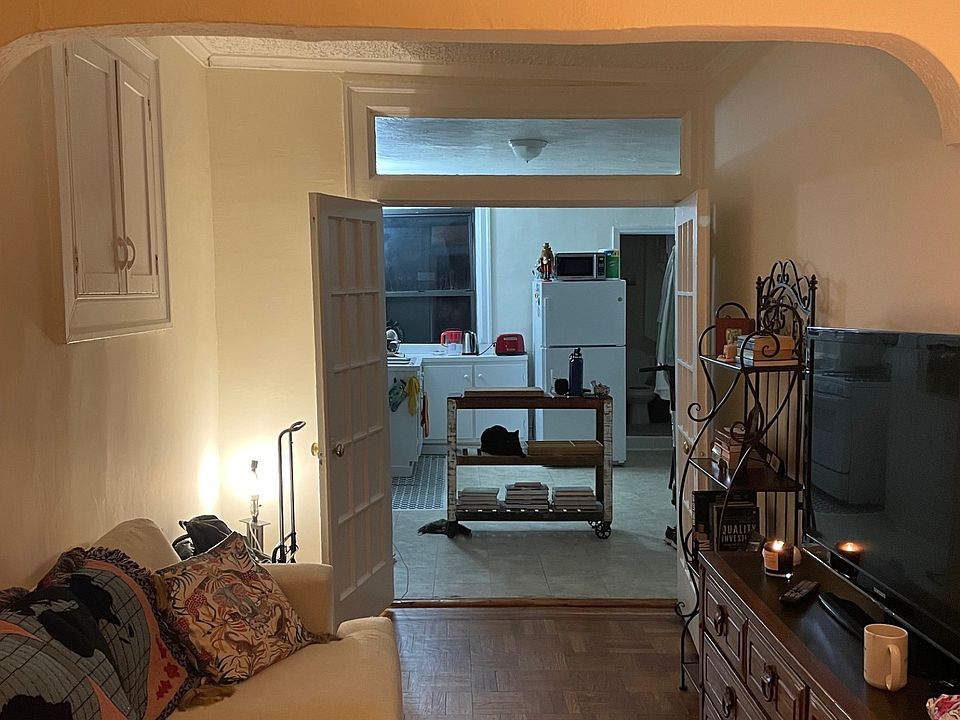 1st image of 532 W 50th St #5AF