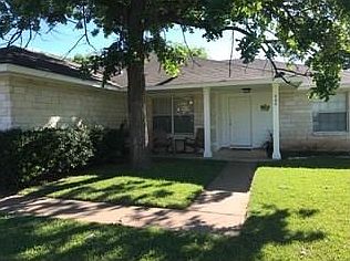 1st image of 404 Sycamore Dr