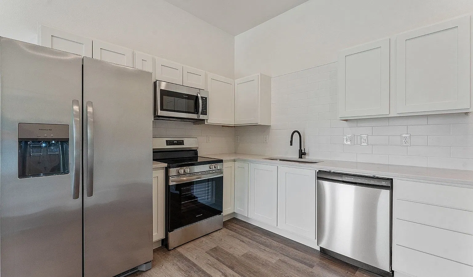 Studio, 418 sqft, $995 — Photo 3